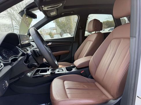 Used 2023 Audi Q5 2.0T Premium w/ Convenience Package image 11