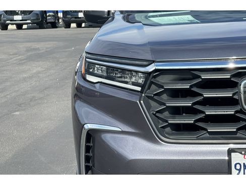 Used 2025 Honda Pilot EX-L image 18