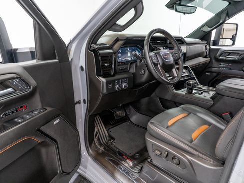 Used 2024 GMC Sierra 1500 AT4 w/ Technology Package AWD/4WD image 13