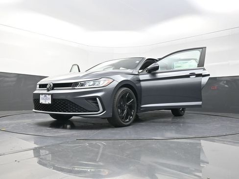 New 2026 Volkswagen Jetta SE image 30