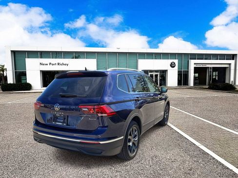 Used 2023 Volkswagen Tiguan SE w/ Panoramic Sunroof Package image 8