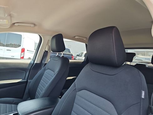 Used 2020 Ford Edge SE FWD image 14