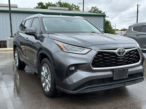 Used 2023 Toyota Highlander Limited AWD/4WD image 3