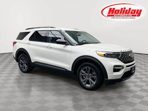 Certified 2023 Ford Explorer XLT w/ Equipment Group 202A AWD/4WD image 1