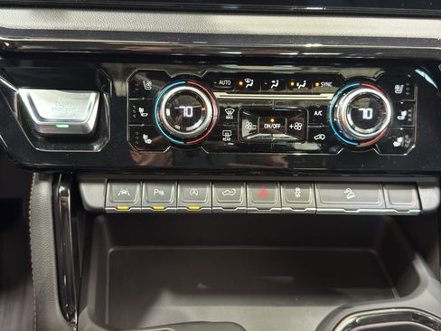 Used 2025 GMC Sierra 1500 AT4 w/ Technology Package AWD/4WD image 35