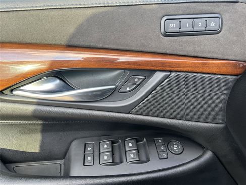 Used 2018 Cadillac Escalade Luxury image 13
