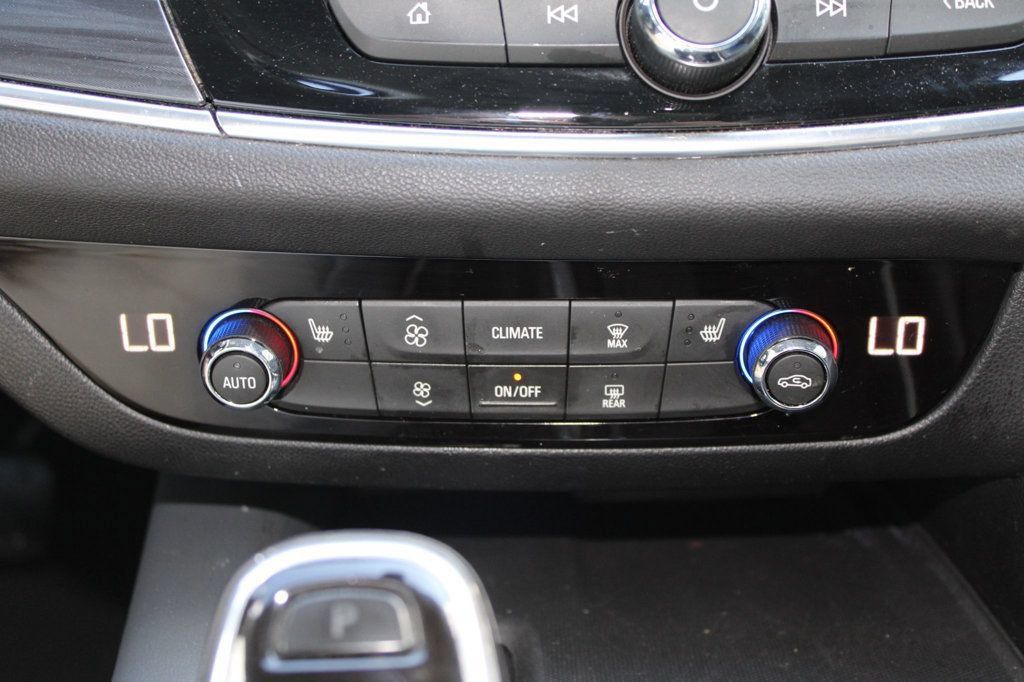 Used 2019 Buick Enclave Essence FWD image 21
