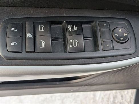 Used 2018 Jeep Cherokee Trailhawk image 15