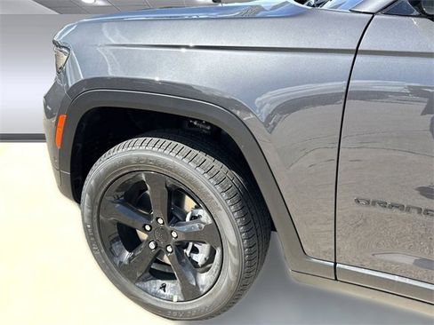 New 2025 Jeep Grand Cherokee L Limited w/ Luxury Tech Group II image 25