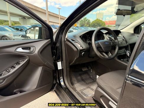 Used 2018 Ford Focus SE FWD image 20