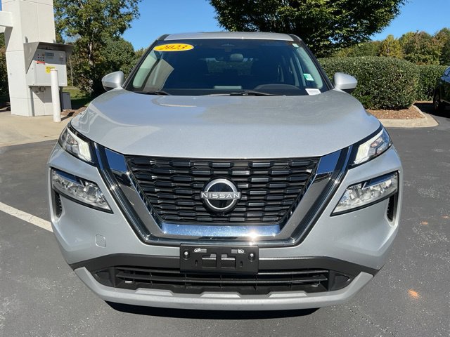 Used 2023 Nissan Rogue SV AWD/4WD image 4