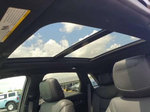 Certified 2022 Cadillac XT5 Sportv w/ Technology Package AWD/4WD image 19