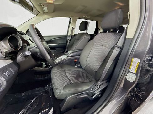 Used 2020 Dodge Journey SE w/ Blacktop Package FWD image 19