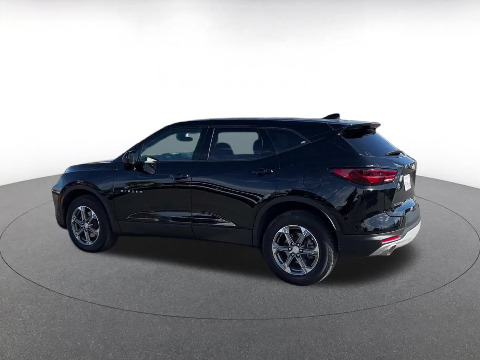 Used 2026 Chevrolet Blazer LT FWD image 9