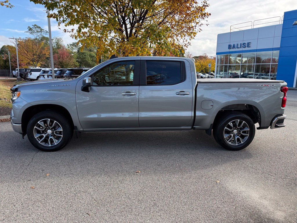 Used 2023 Chevrolet Silverado 1500 LT AWD/4WD image 2