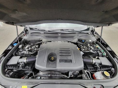 Used 2024 Land Rover Discovery Dynamic SE image 9