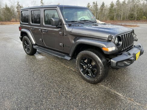 Used 2021 Jeep Wrangler Unlimited Sahara image 3