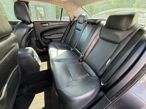 Used 2016 Chrysler 300 C RWD image 25