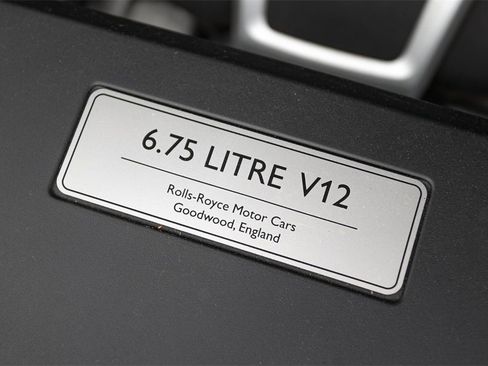 Used 2022 Rolls-Royce Cullinan w/ Dark Exterior Package image 22