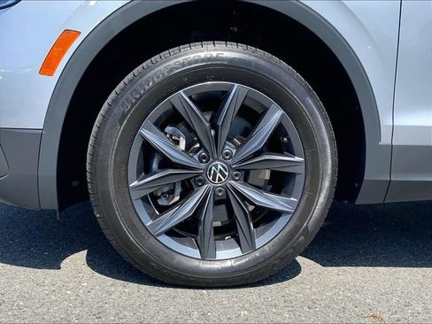 Used 2023 Volkswagen Tiguan SE AWD/4WD image 9