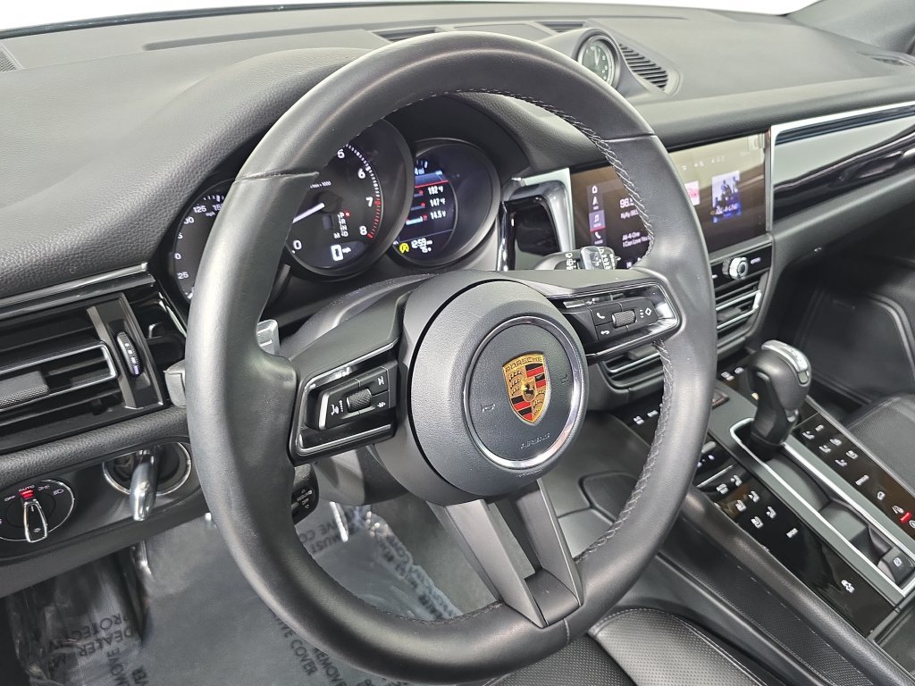 Certified 2026 Porsche Macan AWD/4WD image 4