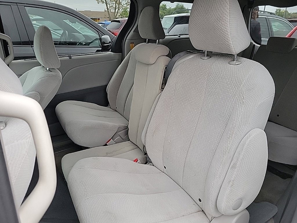 Used 2014 Toyota Sienna LE FWD image 11