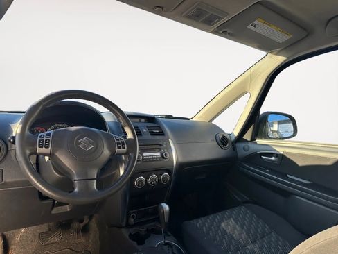 Used 2008 Suzuki SX4 AWD Hatchback w/ Touring Pkg image 9