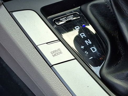 Used 2020 Hyundai Elantra SEL image 23