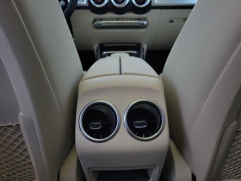 Used 2023 Mercedes-Benz GLB 250 image 11