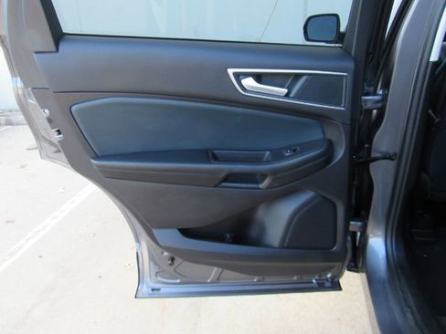 Used 2022 Ford Edge SEL w/ Sport Appearance Package image 17