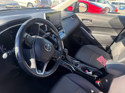 Used 2022 Toyota Corolla Cross XLE w/ Black Badges Package (TMS) image 9