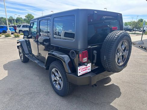 Used 2016 Jeep Wrangler Unlimited Sahara w/ Connectivity Group AWD/4WD image 7