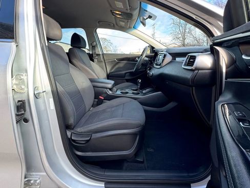 Used 2018 Kia Sorento LX image 6