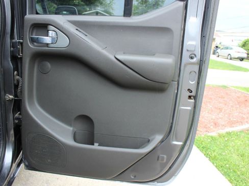 Used 2019 Nissan Frontier PRO-4X AWD/4WD image 32