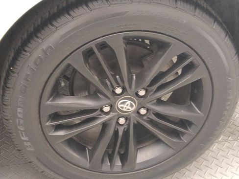 Used 2017 Toyota Camry FWD image 31