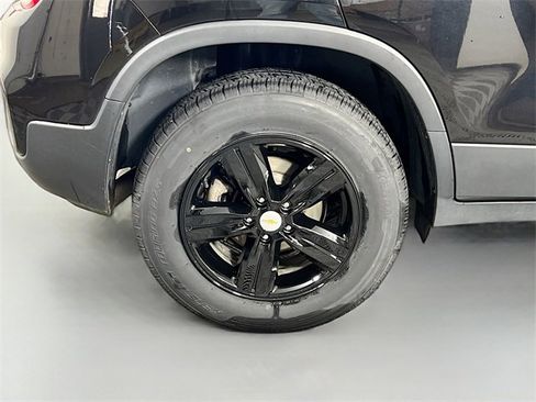 Used 2020 Chevrolet Trax LT w/ LT Convenience Package image 34