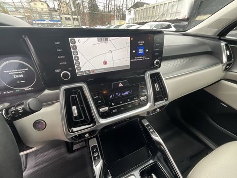 Used 2023 Kia Sorento SX Prestige image 19