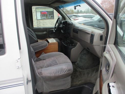 Used 2000 Chevrolet Express 1500 image 7