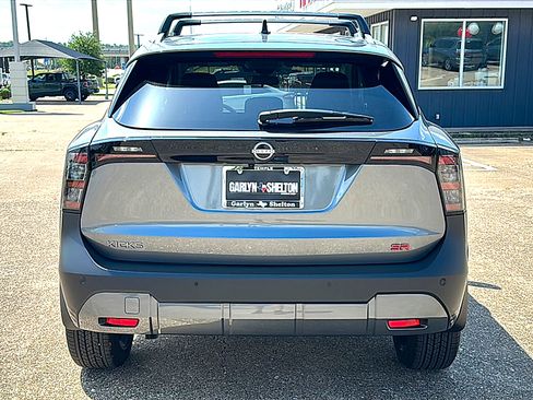 New 2026 Nissan Kicks SR w/ Cold Weather Package FWD image 7