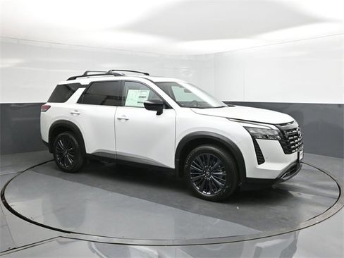 New 2026 Nissan Pathfinder SL w/ SL Premium Package image 17