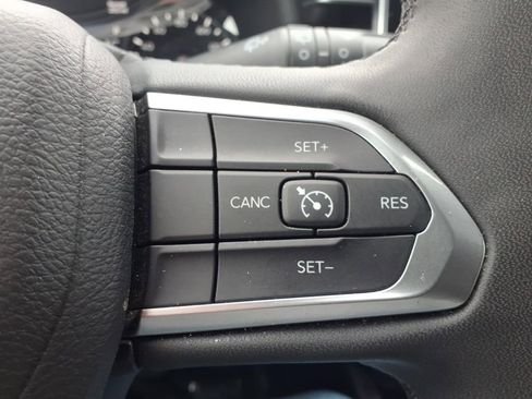 Used 2024 Jeep Compass Latitude image 20