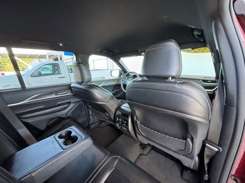 Used 2024 Jeep Grand Cherokee Limited image 26