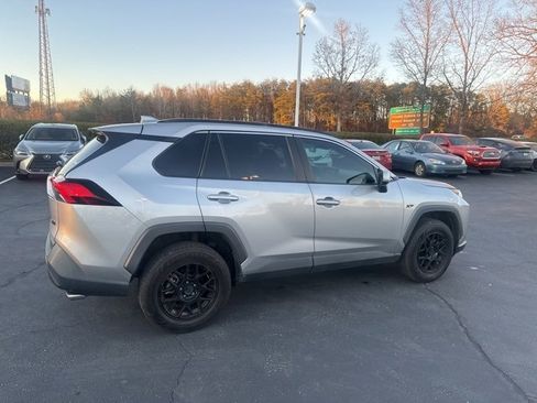 Used 2019 Toyota RAV4 XLE w/ Convenience Package image 8
