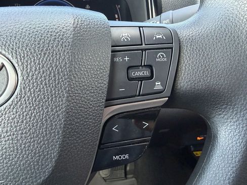 Used 2025 Toyota Camry LE AWD/4WD image 13