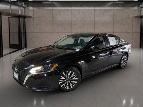 Used 2023 Nissan Altima 2.5 SV image 3