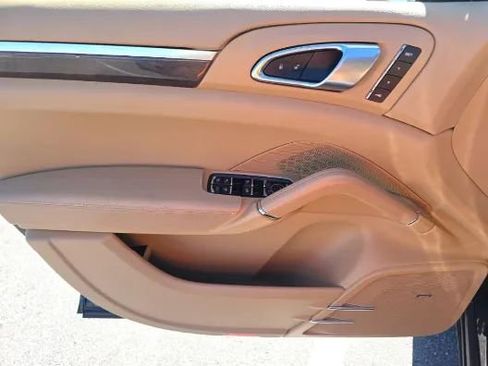 Used 2015 Porsche Cayenne S image 14