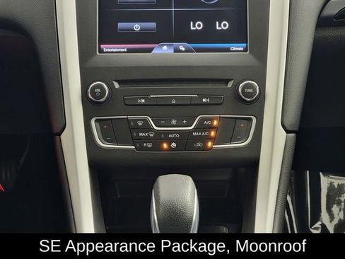 Used 2016 Ford Fusion SE FWD image 22