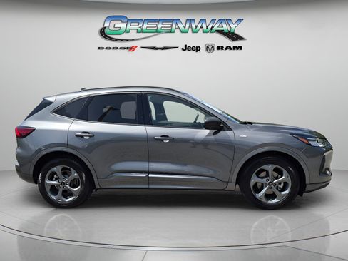 Used 2023 Ford Escape ST-Line w/ Tech Pack #1 FWD image 4