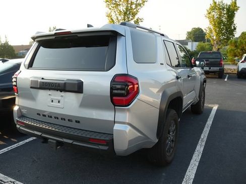 Used 2025 Toyota 4Runner SR5 AWD/4WD image 7