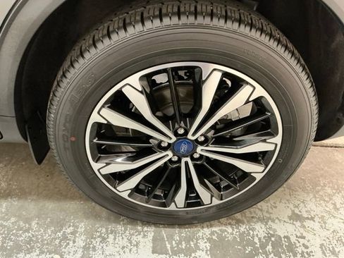 Used 2022 Ford Escape SE w/ SE Sport Appearance Package image 11